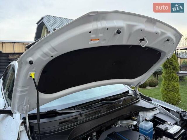 Белый Хендай Kona Electric, объемом двигателя 0 л и пробегом 92 тыс. км за 17950 $, фото 45 на Automoto.ua