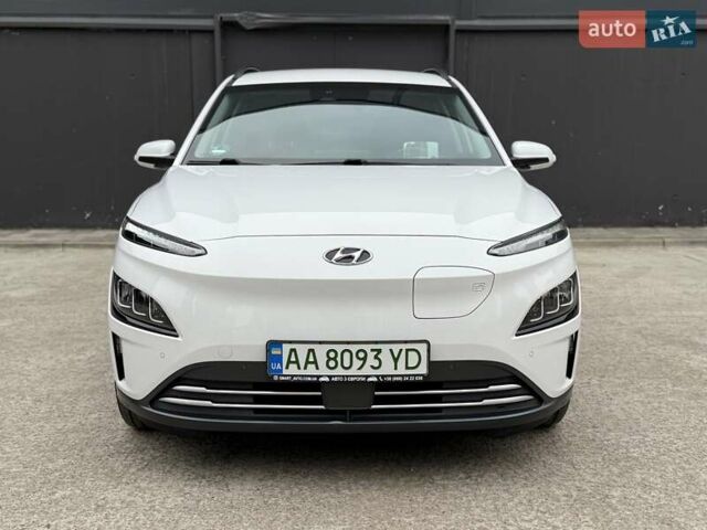 Белый Хендай Kona Electric, объемом двигателя 0 л и пробегом 64 тыс. км за 21499 $, фото 1 на Automoto.ua