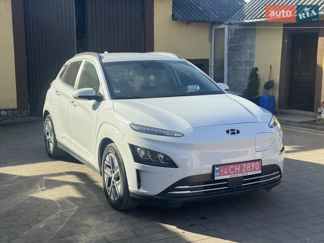 Белый Хендай Kona Electric, объемом двигателя 0 л и пробегом 101 тыс. км за 19800 $, фото 40 на Automoto.ua