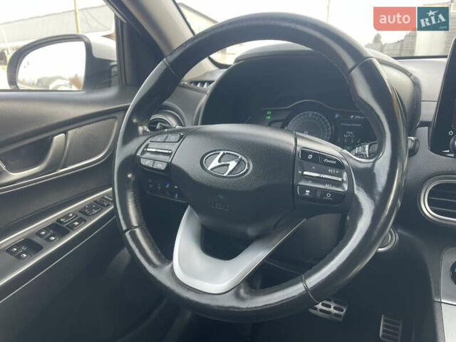 Белый Хендай Kona Electric, объемом двигателя 0 л и пробегом 117 тыс. км за 16500 $, фото 35 на Automoto.ua