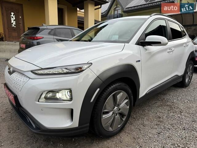 Белый Хендай Kona Electric, объемом двигателя 0 л и пробегом 92 тыс. км за 17950 $, фото 1 на Automoto.ua