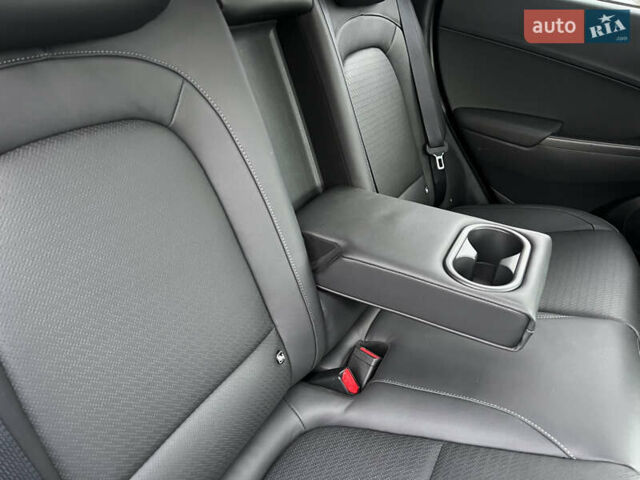 Белый Хендай Kona Electric, объемом двигателя 0 л и пробегом 111 тыс. км за 18570 $, фото 46 на Automoto.ua