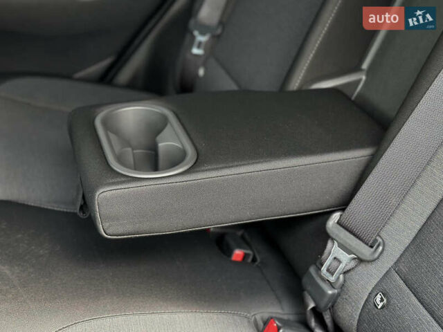 Білий Хендай Kona Electric, об'ємом двигуна 0 л та пробігом 93 тис. км за 18900 $, фото 56 на Automoto.ua