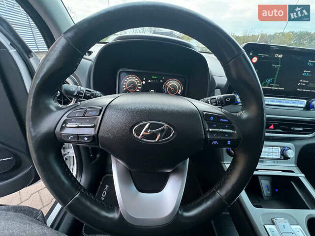 Белый Хендай Kona Electric, объемом двигателя 0 л и пробегом 120 тыс. км за 19550 $, фото 22 на Automoto.ua