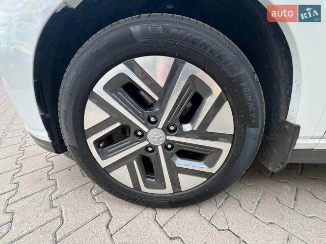 Белый Хендай Kona Electric, объемом двигателя 0 л и пробегом 120 тыс. км за 19850 $, фото 16 на Automoto.ua