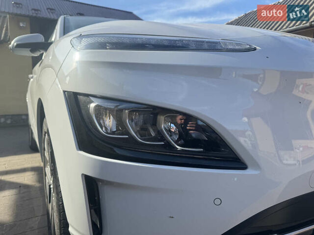 Белый Хендай Kona Electric, объемом двигателя 0 л и пробегом 101 тыс. км за 19800 $, фото 28 на Automoto.ua