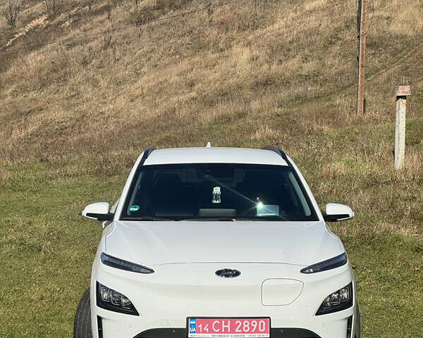 Белый Хендай Kona Electric, объемом двигателя 0 л и пробегом 101 тыс. км за 19800 $, фото 42 на Automoto.ua
