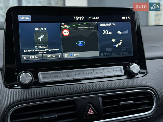 Белый Хендай Kona Electric, объемом двигателя 0 л и пробегом 98 тыс. км за 18999 $, фото 3 на Automoto.ua