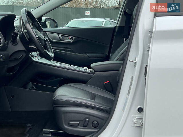 Білий Хендай Kona Electric, об'ємом двигуна 0 л та пробігом 70 тис. км за 19828 $, фото 28 на Automoto.ua