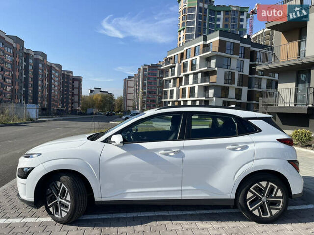Белый Хендай Kona Electric, объемом двигателя 0 л и пробегом 51 тыс. км за 16999 $, фото 35 на Automoto.ua