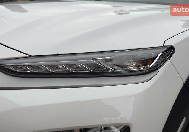Белый Хендай Kona Electric, объемом двигателя 0 л и пробегом 124 тыс. км за 17494 $, фото 15 на Automoto.ua