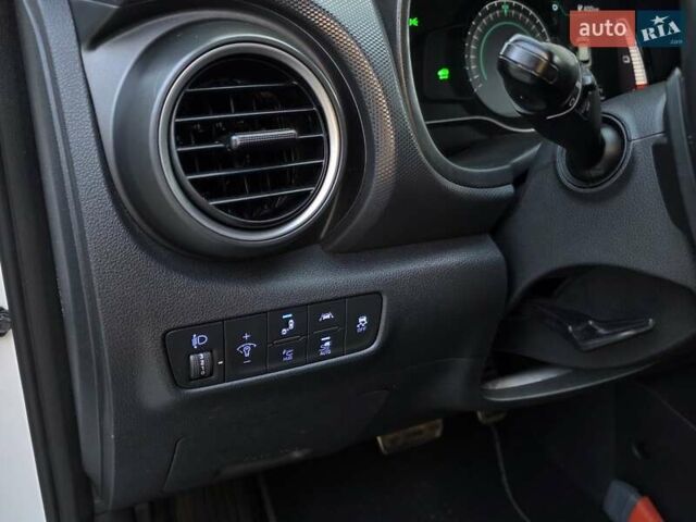 Білий Хендай Kona Electric, об'ємом двигуна 0 л та пробігом 113 тис. км за 18199 $, фото 26 на Automoto.ua