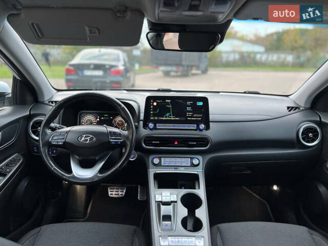 Белый Хендай Kona Electric, объемом двигателя 0 л и пробегом 120 тыс. км за 19850 $, фото 11 на Automoto.ua