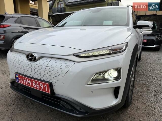 Белый Хендай Kona Electric, объемом двигателя 0 л и пробегом 92 тыс. км за 17950 $, фото 13 на Automoto.ua