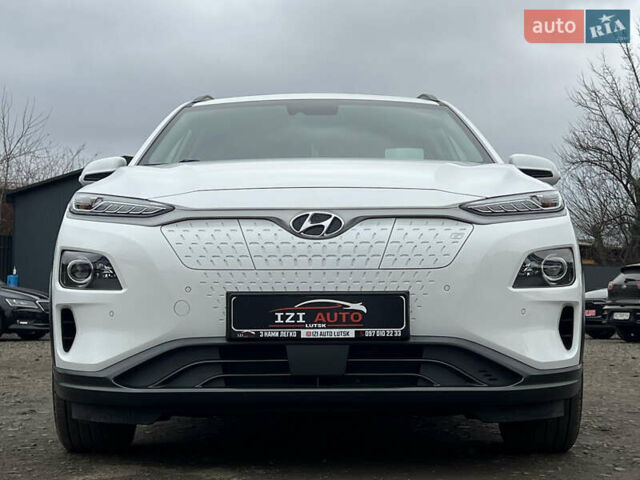 Белый Хендай Kona Electric, объемом двигателя 0 л и пробегом 111 тыс. км за 18570 $, фото 1 на Automoto.ua