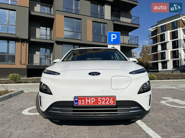 Белый Хендай Kona Electric, объемом двигателя 0 л и пробегом 51 тыс. км за 16999 $, фото 15 на Automoto.ua