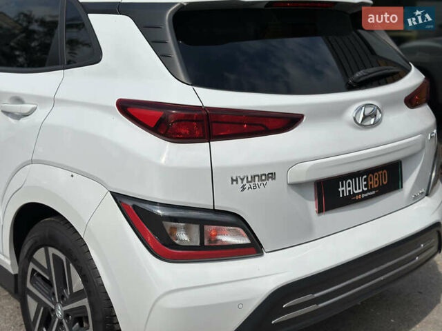 Білий Хендай Kona Electric, об'ємом двигуна 0 л та пробігом 93 тис. км за 18900 $, фото 15 на Automoto.ua