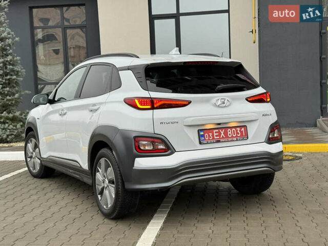 Белый Хендай Kona Electric, объемом двигателя 0 л и пробегом 98 тыс. км за 18999 $, фото 10 на Automoto.ua