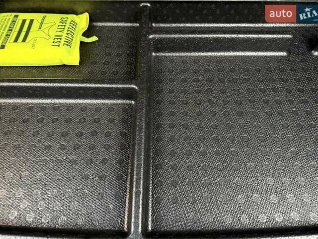 Белый Хендай Kona Electric, объемом двигателя 0 л и пробегом 92 тыс. км за 17950 $, фото 107 на Automoto.ua