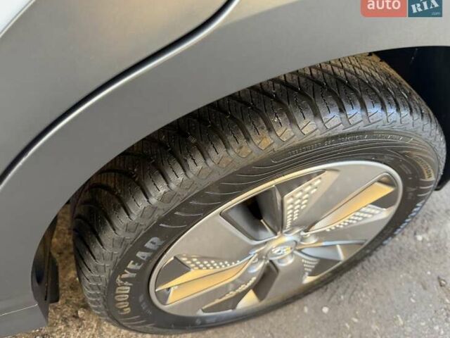 Білий Хендай Kona Electric, об'ємом двигуна 0 л та пробігом 64 тис. км за 16950 $, фото 30 на Automoto.ua