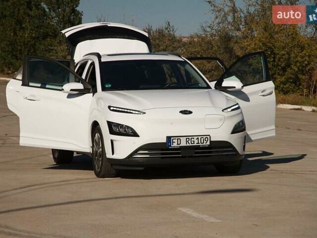 Білий Хендай Kona Electric, об'ємом двигуна 0 л та пробігом 130 тис. км за 22000 $, фото 23 на Automoto.ua