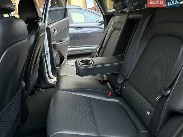 Белый Хендай Kona Electric, объемом двигателя 0 л и пробегом 92 тыс. км за 17950 $, фото 56 на Automoto.ua