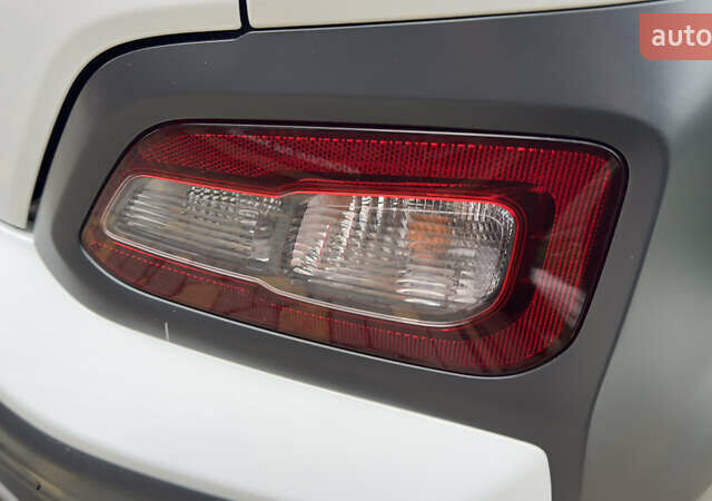 Белый Хендай Kona Electric, объемом двигателя 0 л и пробегом 124 тыс. км за 17494 $, фото 76 на Automoto.ua