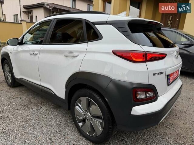 Белый Хендай Kona Electric, объемом двигателя 0 л и пробегом 92 тыс. км за 17950 $, фото 3 на Automoto.ua