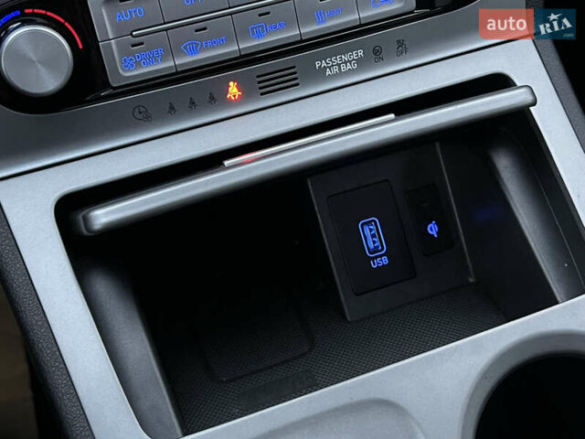 Білий Хендай Kona Electric, об'ємом двигуна 0 л та пробігом 70 тис. км за 19828 $, фото 59 на Automoto.ua