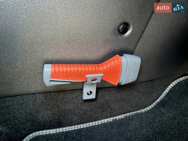 Белый Хендай Kona Electric, объемом двигателя 0 л и пробегом 78 тыс. км за 17250 $, фото 77 на Automoto.ua