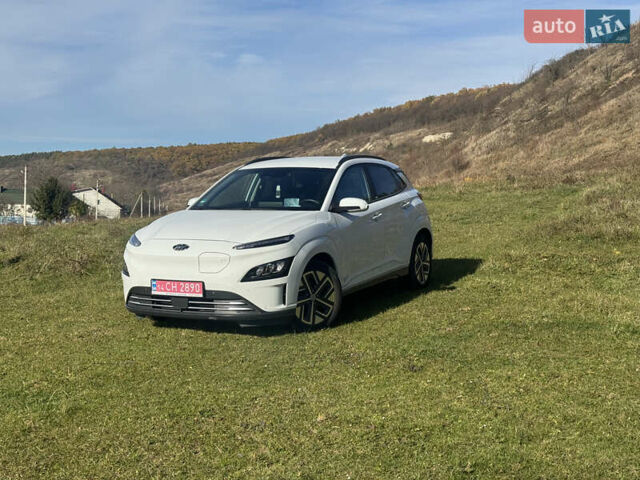 Белый Хендай Kona Electric, объемом двигателя 0 л и пробегом 101 тыс. км за 19800 $, фото 3 на Automoto.ua