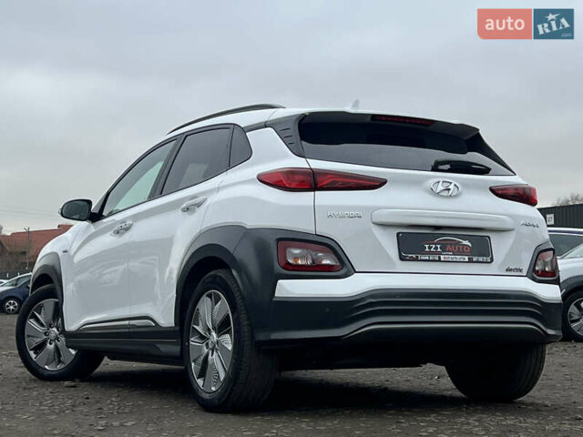 Белый Хендай Kona Electric, объемом двигателя 0 л и пробегом 111 тыс. км за 18570 $, фото 5 на Automoto.ua