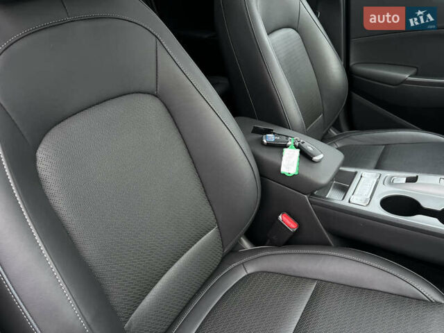 Белый Хендай Kona Electric, объемом двигателя 0 л и пробегом 111 тыс. км за 18570 $, фото 53 на Automoto.ua