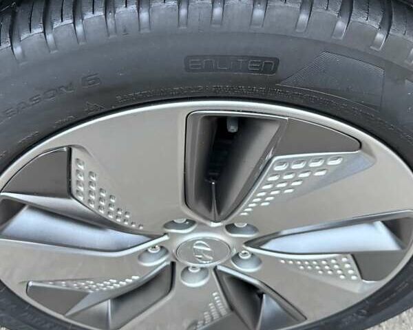 Белый Хендай Kona Electric, объемом двигателя 0 л и пробегом 92 тыс. км за 17950 $, фото 41 на Automoto.ua