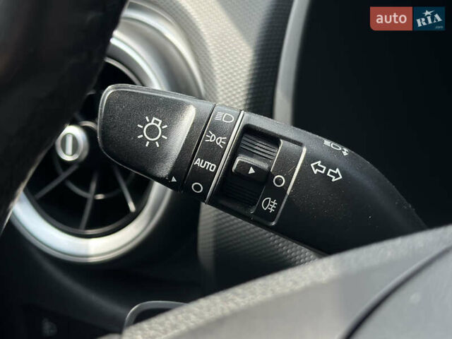 Білий Хендай Kona Electric, об'ємом двигуна 0 л та пробігом 93 тис. км за 18900 $, фото 41 на Automoto.ua