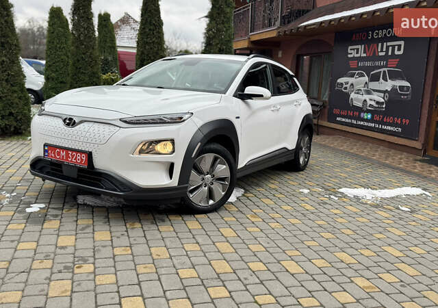 Белый Хендай Kona Electric, объемом двигателя 0 л и пробегом 124 тыс. км за 17494 $, фото 70 на Automoto.ua