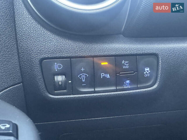 Белый Хендай Kona Electric, объемом двигателя 0 л и пробегом 101 тыс. км за 19800 $, фото 16 на Automoto.ua