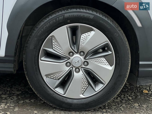 Білий Хендай Kona Electric, об'ємом двигуна 0 л та пробігом 70 тис. км за 19828 $, фото 13 на Automoto.ua