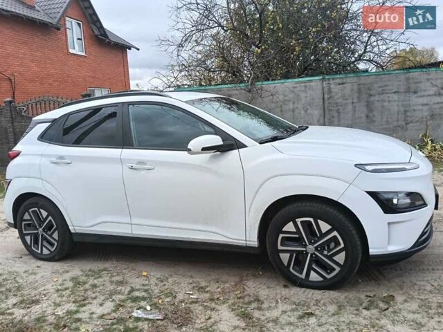 Білий Хендай Kona Electric, об'ємом двигуна 0 л та пробігом 59 тис. км за 17200 $, фото 4 на Automoto.ua