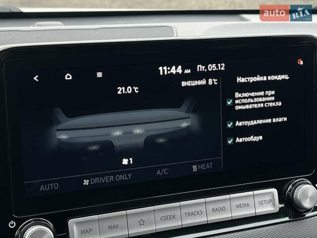 Белый Хендай Kona Electric, объемом двигателя 0 л и пробегом 111 тыс. км за 18570 $, фото 75 на Automoto.ua