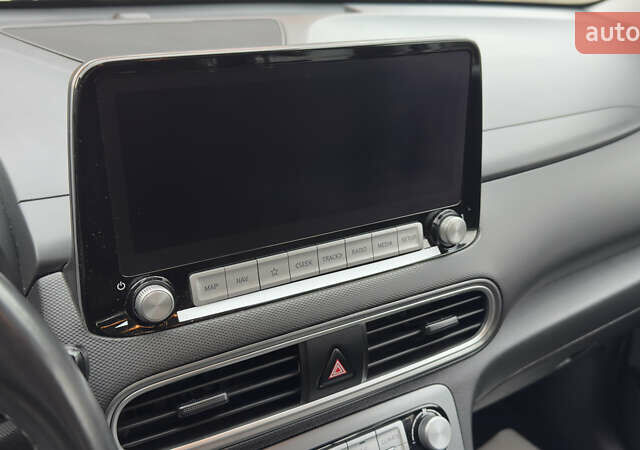 Белый Хендай Kona Electric, объемом двигателя 0 л и пробегом 124 тыс. км за 17494 $, фото 34 на Automoto.ua