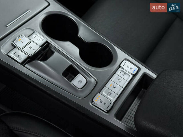 Белый Хендай Kona Electric, объемом двигателя 0 л и пробегом 98 тыс. км за 18999 $, фото 21 на Automoto.ua