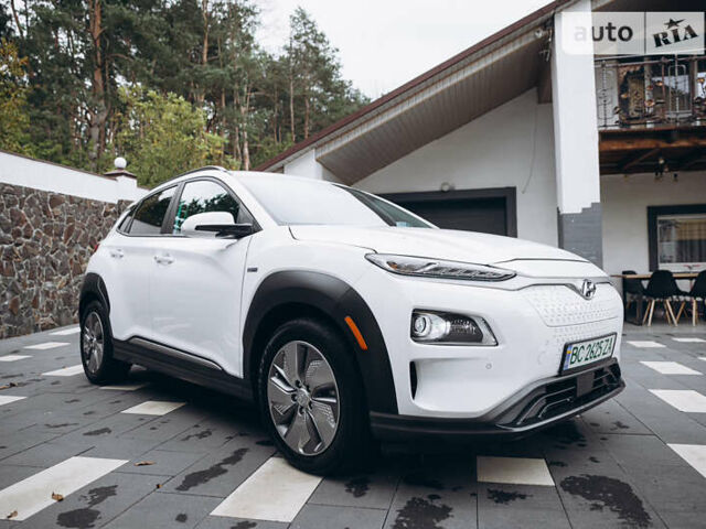 Белый Хендай Kona Electric, объемом двигателя 0 л и пробегом 30 тыс. км за 30500 $, фото 3 на Automoto.ua