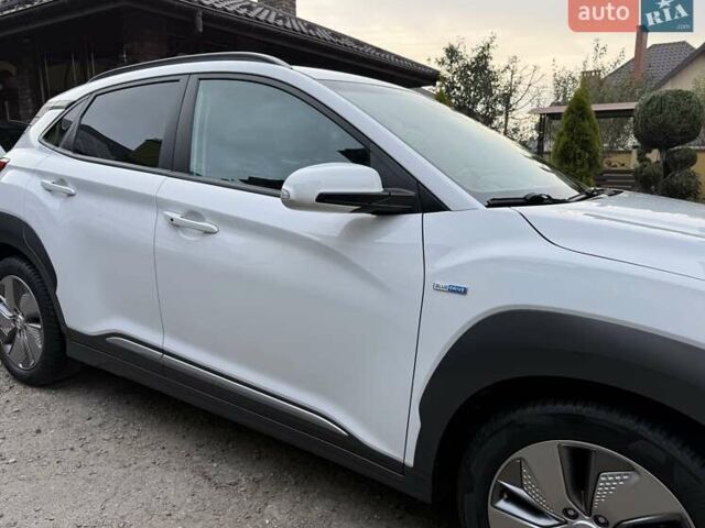 Белый Хендай Kona Electric, объемом двигателя 0 л и пробегом 92 тыс. км за 17950 $, фото 21 на Automoto.ua