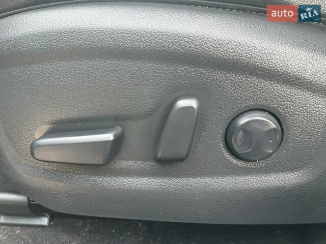 Белый Хендай Kona Electric, объемом двигателя 0 л и пробегом 117 тыс. км за 16500 $, фото 25 на Automoto.ua