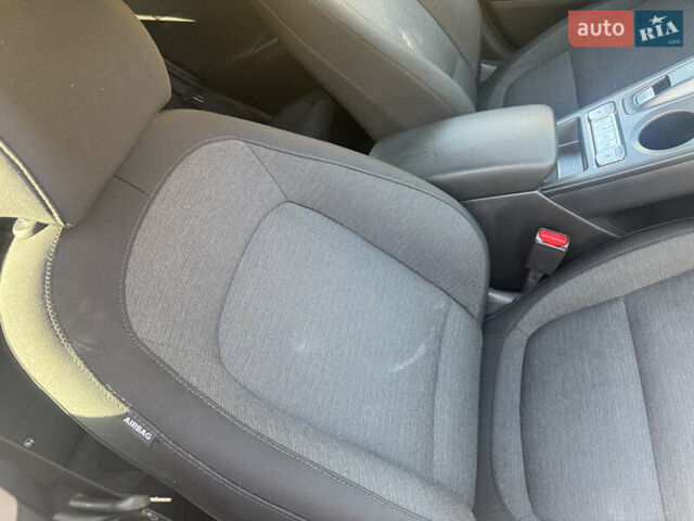 Белый Хендай Kona Electric, объемом двигателя 0 л и пробегом 101 тыс. км за 19800 $, фото 30 на Automoto.ua