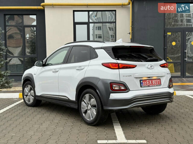 Белый Хендай Kona Electric, объемом двигателя 0 л и пробегом 98 тыс. км за 18999 $, фото 11 на Automoto.ua