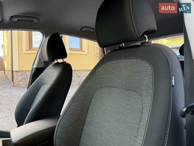 Білий Хендай Kona Electric, об'ємом двигуна 0 л та пробігом 64 тис. км за 16950 $, фото 65 на Automoto.ua