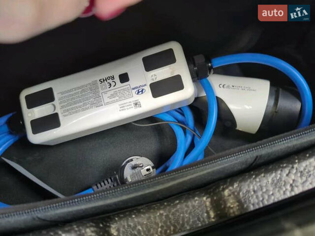 Білий Хендай Kona Electric, об'ємом двигуна 0 л та пробігом 100 тис. км за 19700 $, фото 10 на Automoto.ua