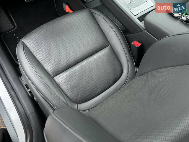 Белый Хендай Kona Electric, объемом двигателя 0 л и пробегом 111 тыс. км за 18570 $, фото 32 на Automoto.ua